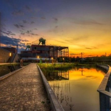 Sonnige Etagen-Wohnung, Alleinige Nutzung, Wasserbett Neunkirchen  Buitenkant foto