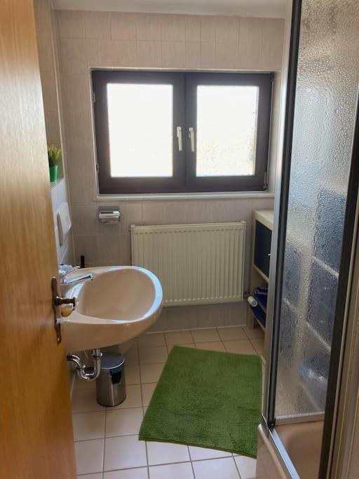 Sonnige Etagen-Wohnung, Alleinige Nutzung, Wasserbett Neunkirchen  Buitenkant foto